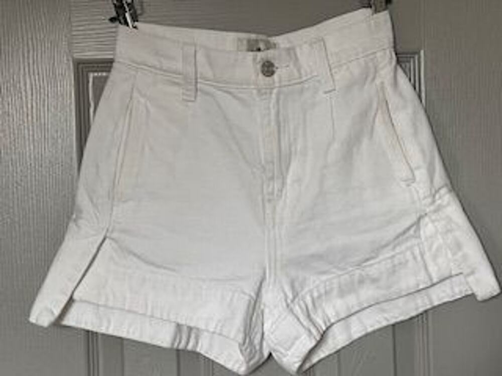 #B925 PRE-LOVED 7 For All Mankind white denim shorts size 23